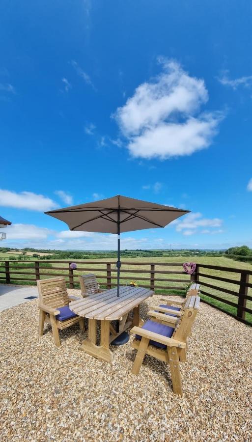 Villa Sunny Bank- Countryside Escape With Private Hot Tub And Countryside Views à Carmarthen Extérieur photo